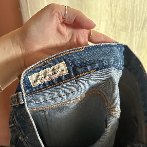 Levi’s Premium Wedgie High Rise Jeans Distressed Ripped Knee Dark Denim Size 28 - Picture 5 of 7